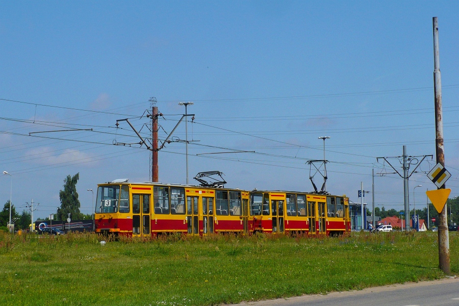 Skład 805Na na Puszkina obok pozostałości dawnej pętli tramwajowej.