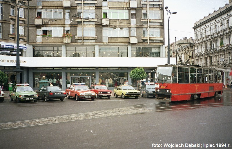 Szesnastka i łódzkie taksówki w 1994 r.
