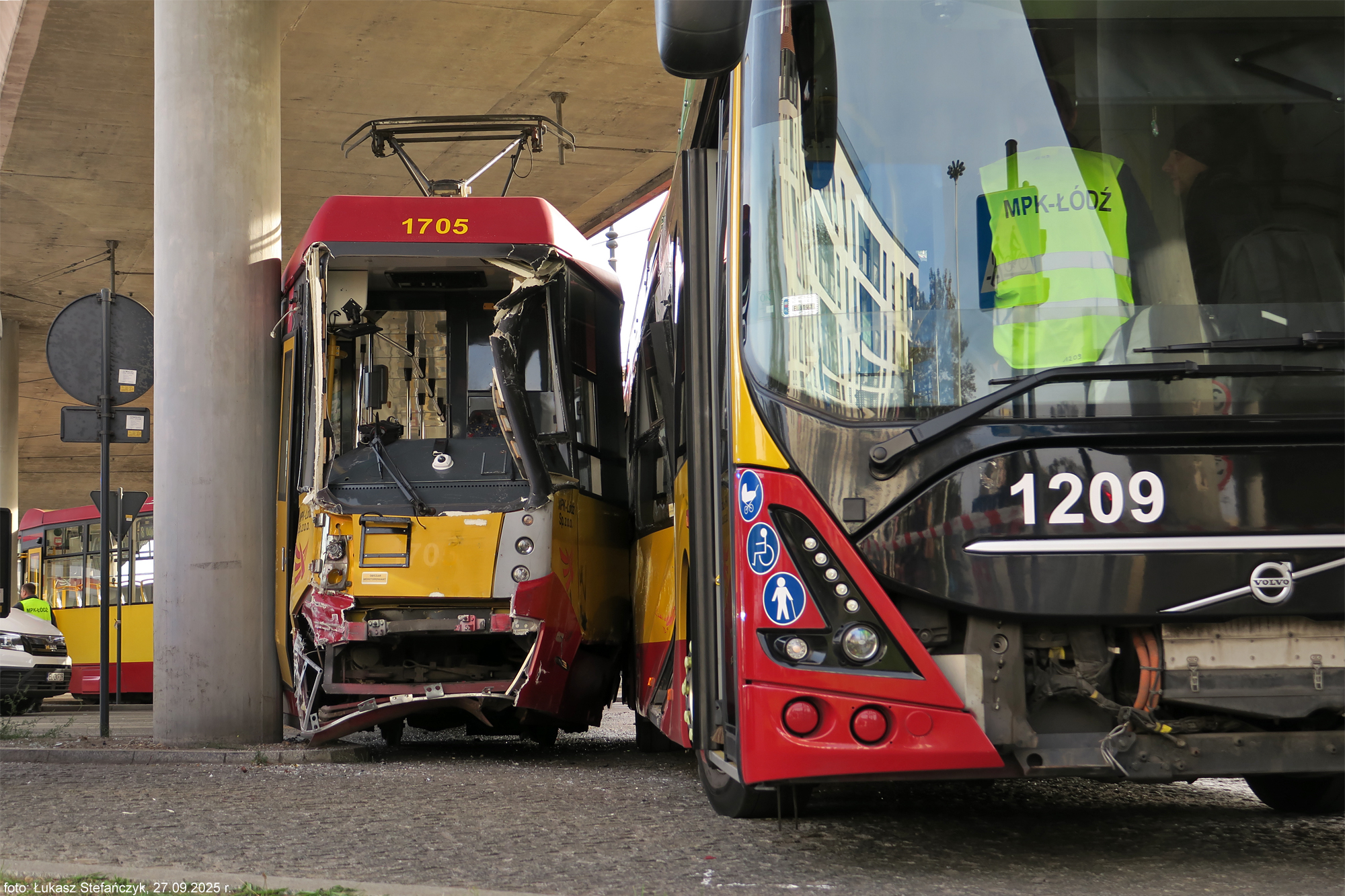 Zderzenie Woltana 1705+1707 z elektrykiem 1209 /01