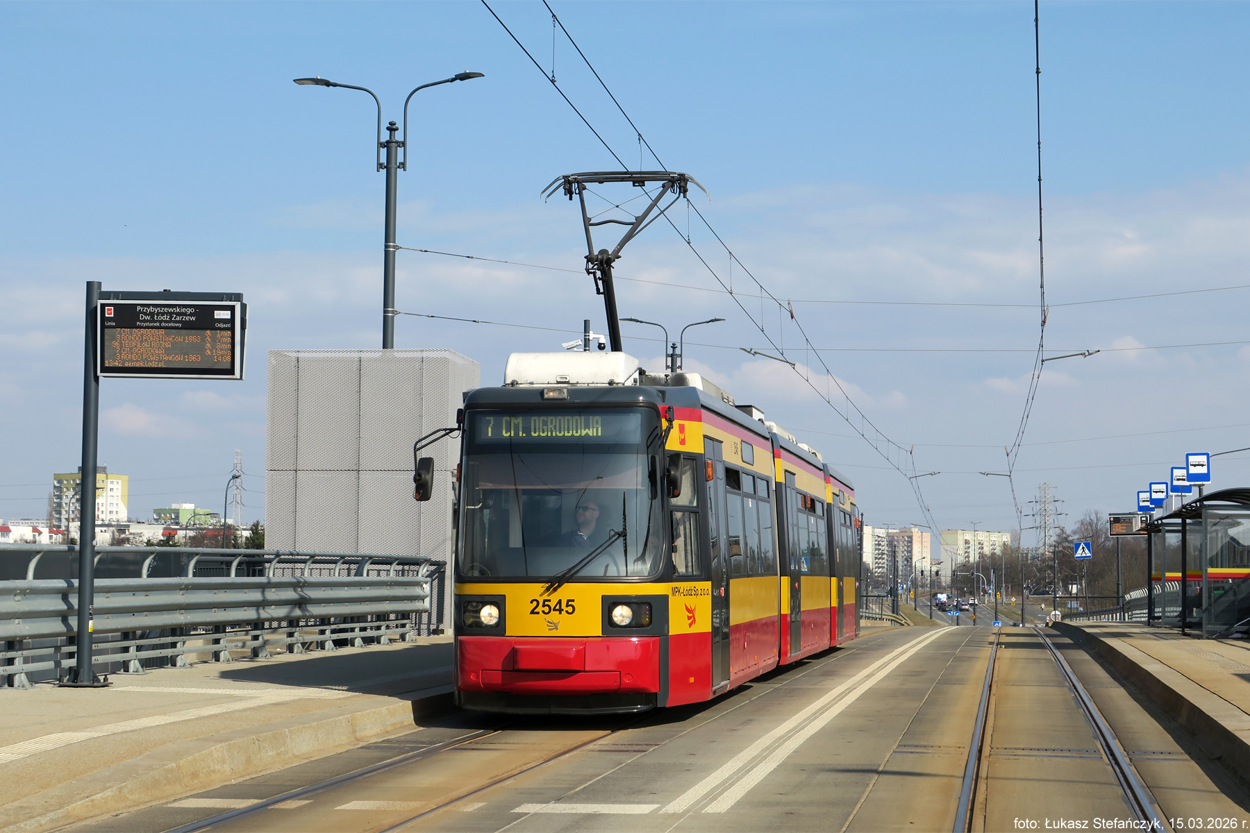 Kurusjący od niedawna 2545