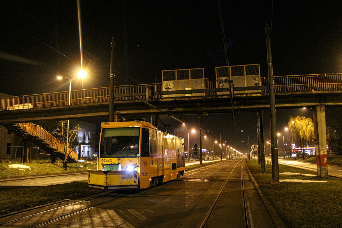 Ostatni tramwaj pod starą kładką na Wyszyńskiego przy Hubala