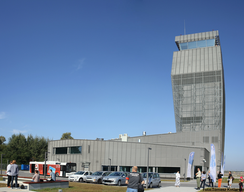 Prezentacja budowanej wieży kontroli lotów dla prasy, spotterów i osób związanych z lotniskiem
