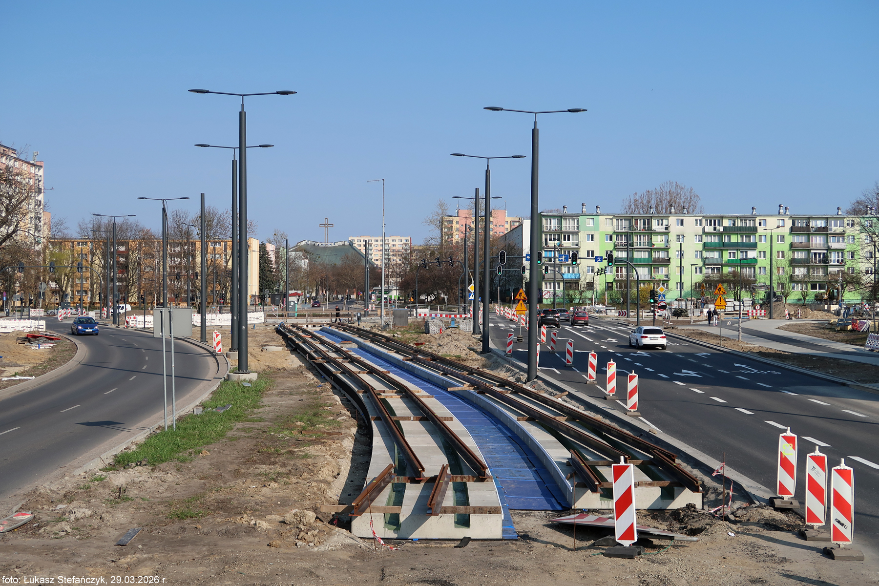 Pierwsze szyny na ul. Broniewskiego
