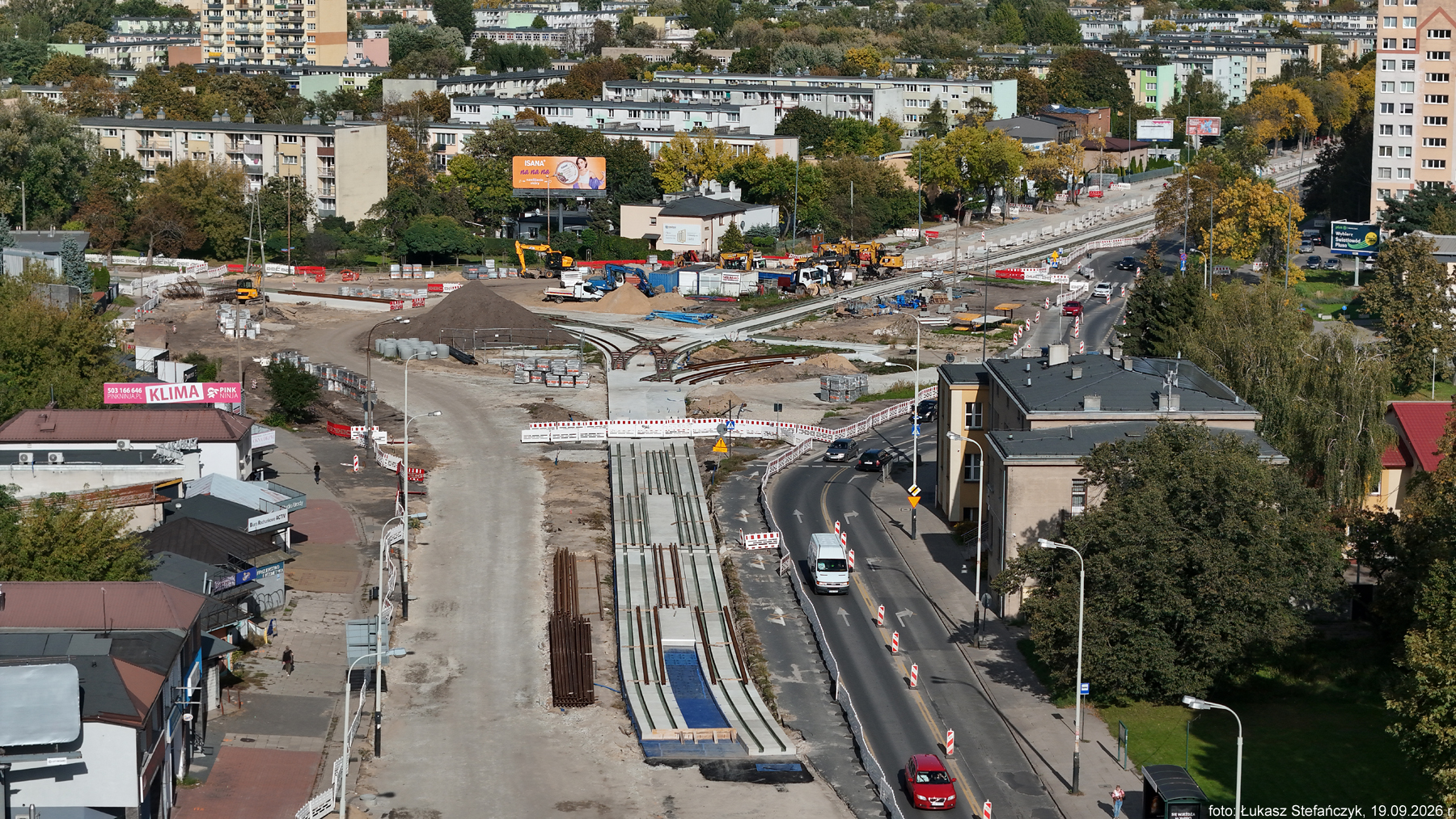 Ulica Broniewskiego i rondo Insurekcji Kościuszkowskiej w przebudowie - stan na 19.09.2026 r.
