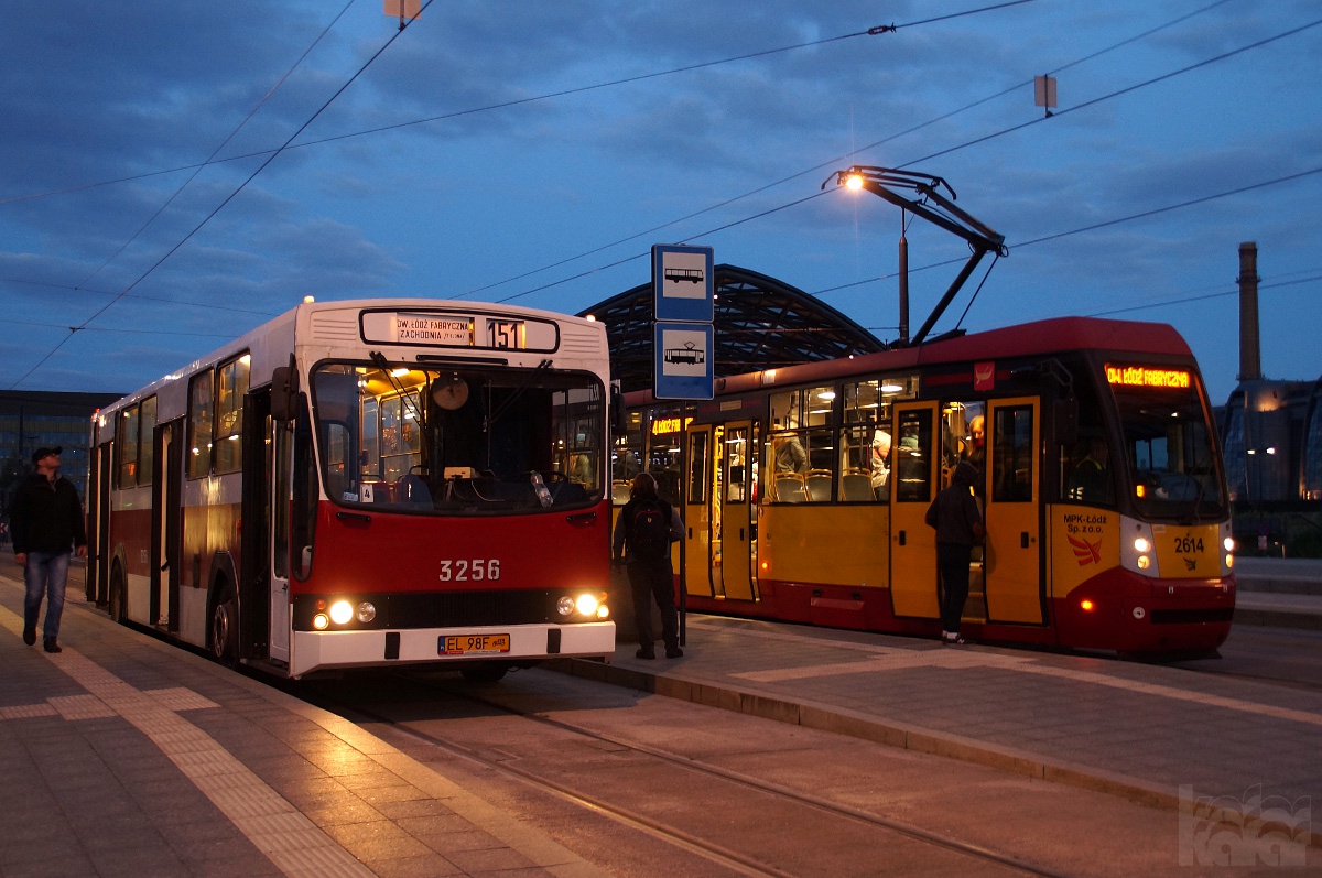 Spotkanie przed dworcem